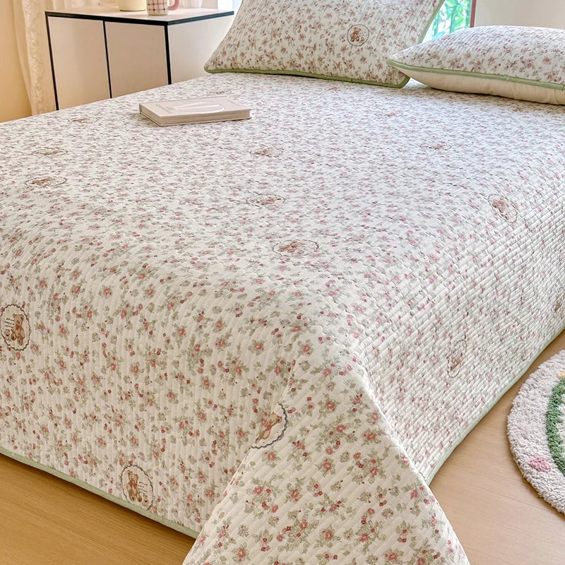 100% Cotton Quilted Bedspread. Lightweight Printed Bed Cover for All Seasons