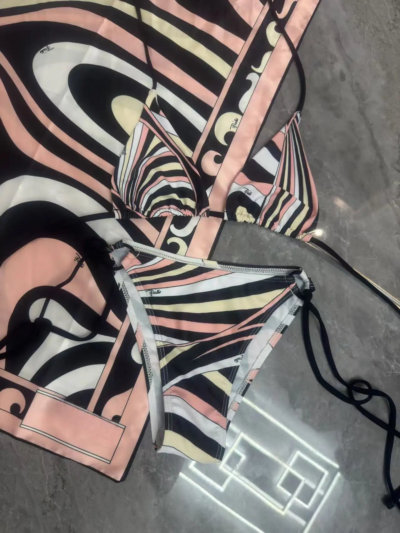 Vintage Geometric Print 3-Piece Bikini Set with Matching Cover-Up