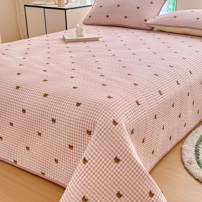 100% Cotton Quilted Bedspread. Lightweight Printed Bed Cover for All Seasons