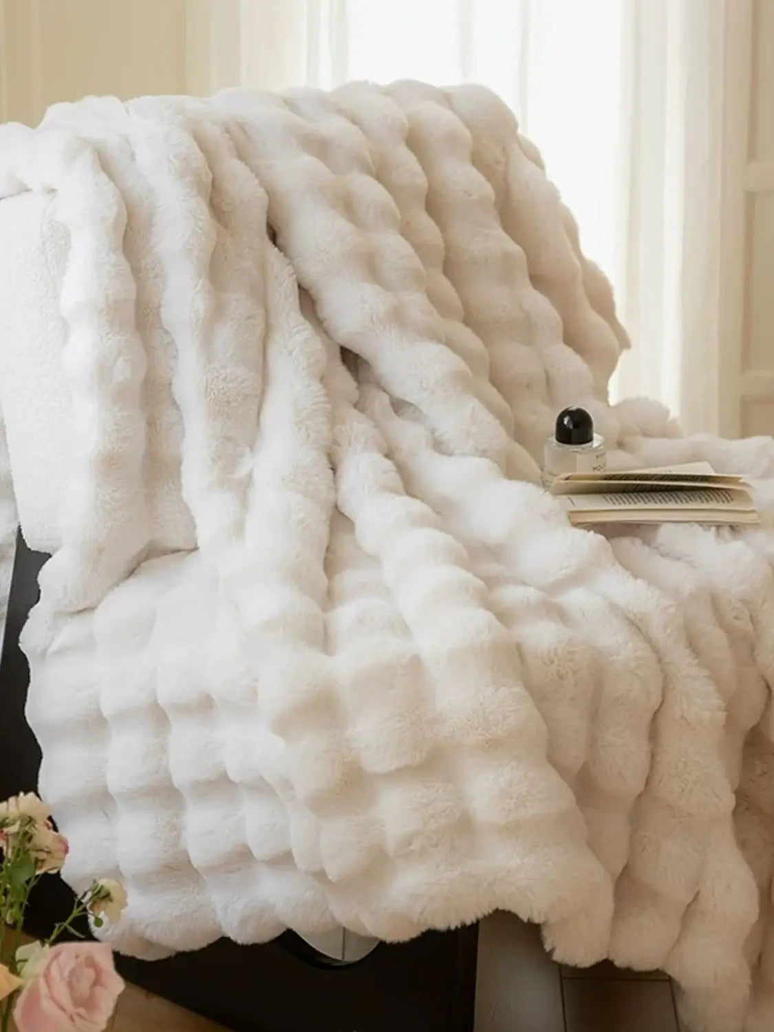 Luxury Chunky Knit Faux Fur Blanket .Ultra Soft Cozy Throw for Bed, Sofa & Home Décor