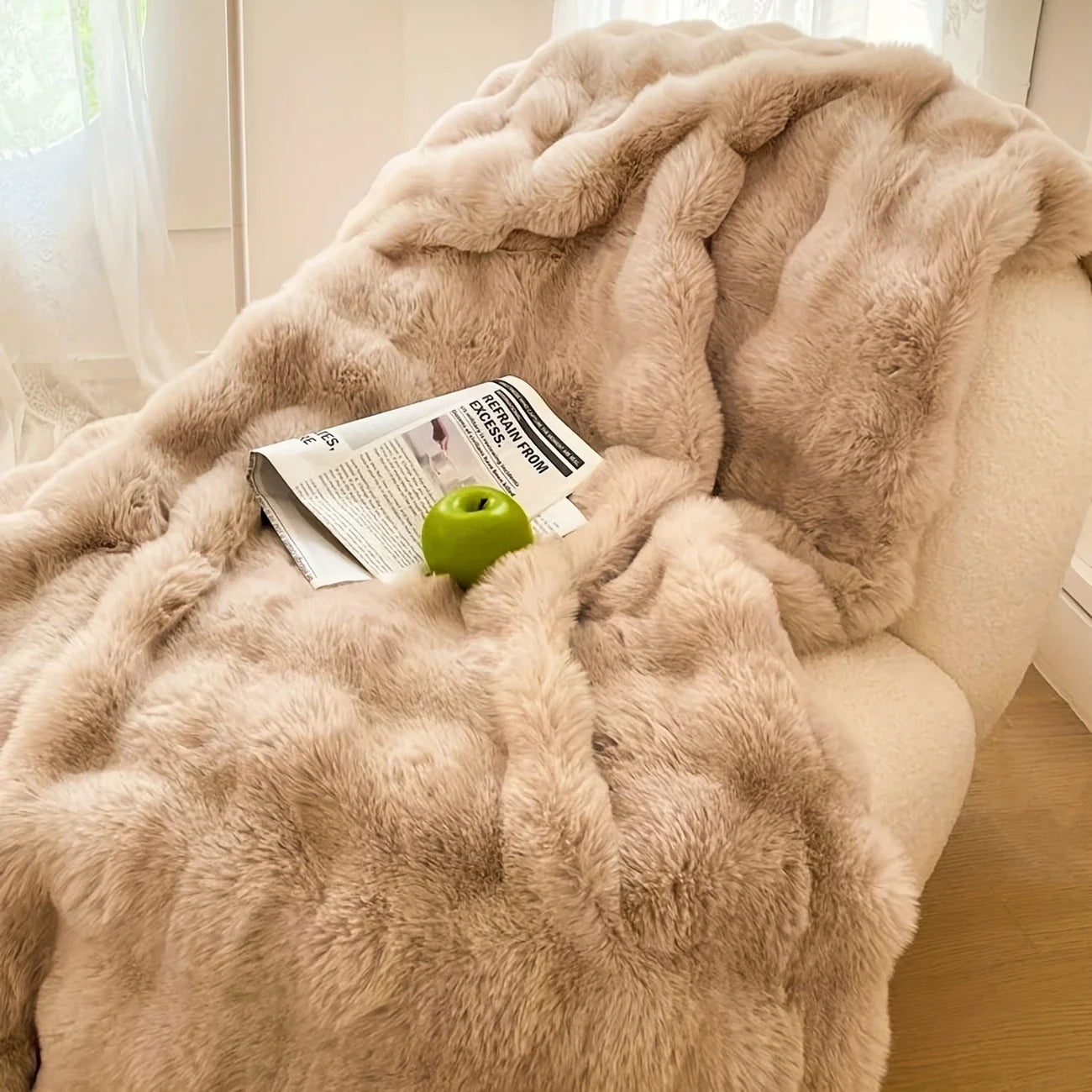 Luxury Chunky Knit Faux Fur Blanket .Ultra Soft Cozy Throw for Bed, Sofa & Home Décor