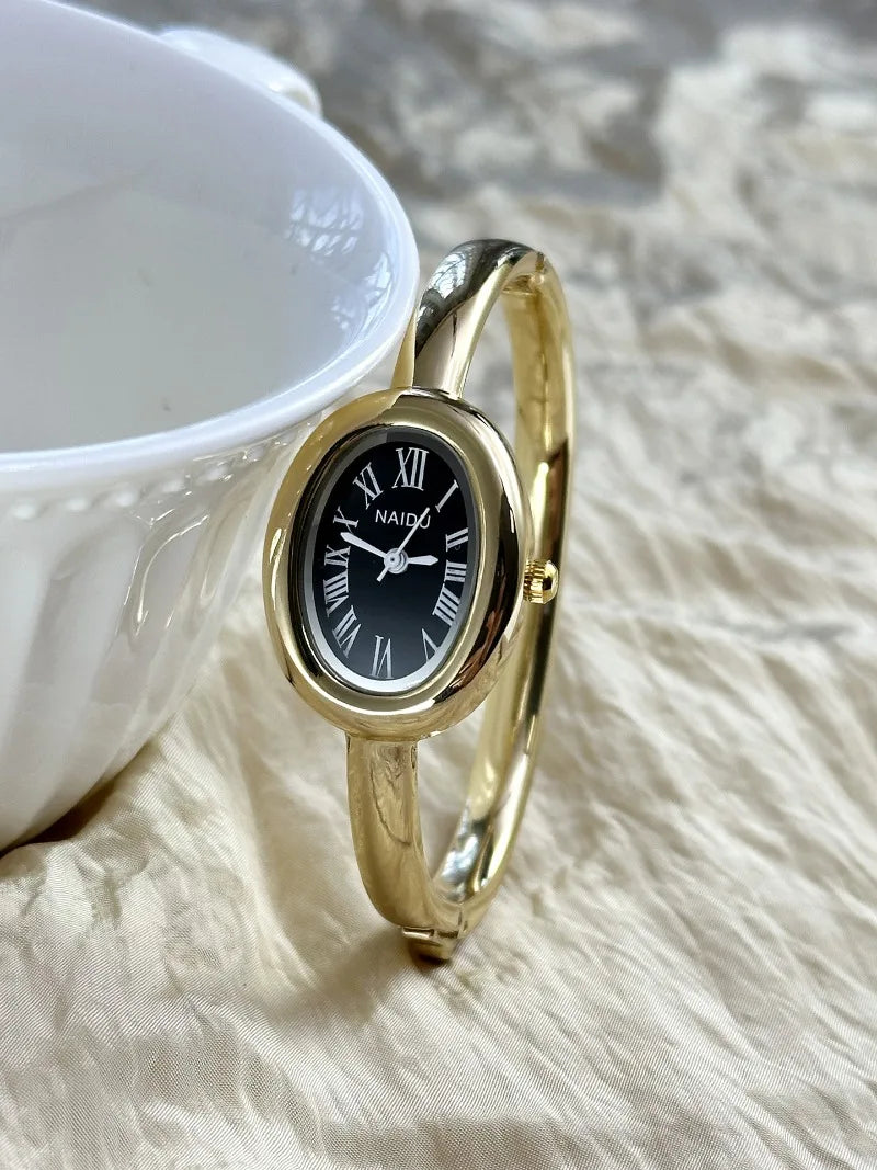 Elegant Women’s Oval Bracelet Watch .Fashion Quartz Timepiece