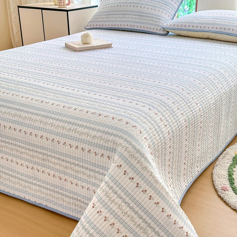 100% Cotton Quilted Bedspread. Lightweight Printed Bed Cover for All Seasons