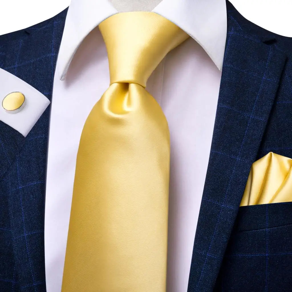 Men’s Gold Patterned Necktie. Wedding & Formal Wear