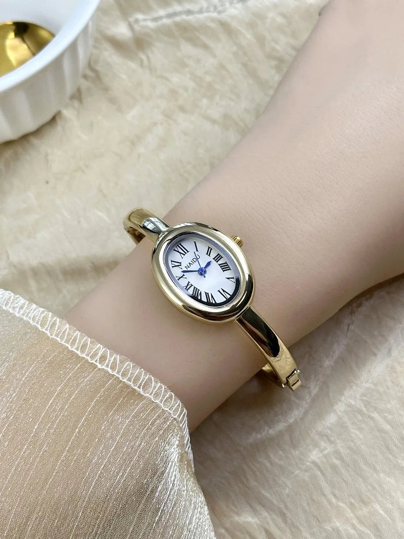 Elegant Women’s Oval Bracelet Watch .Fashion Quartz Timepiece
