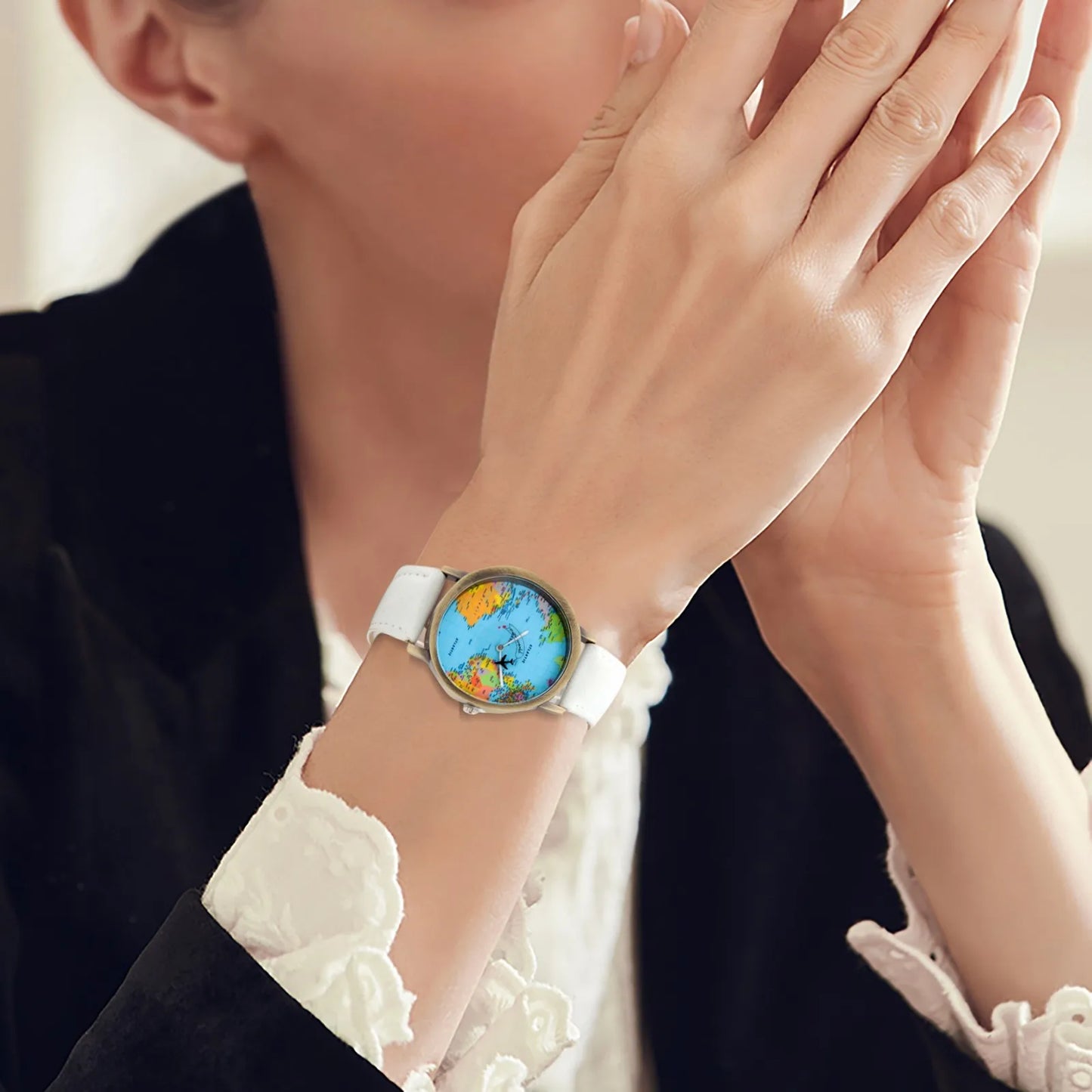 Women’s World Map Quartz Watch . Casual Leather Strap Fashion Timepiece