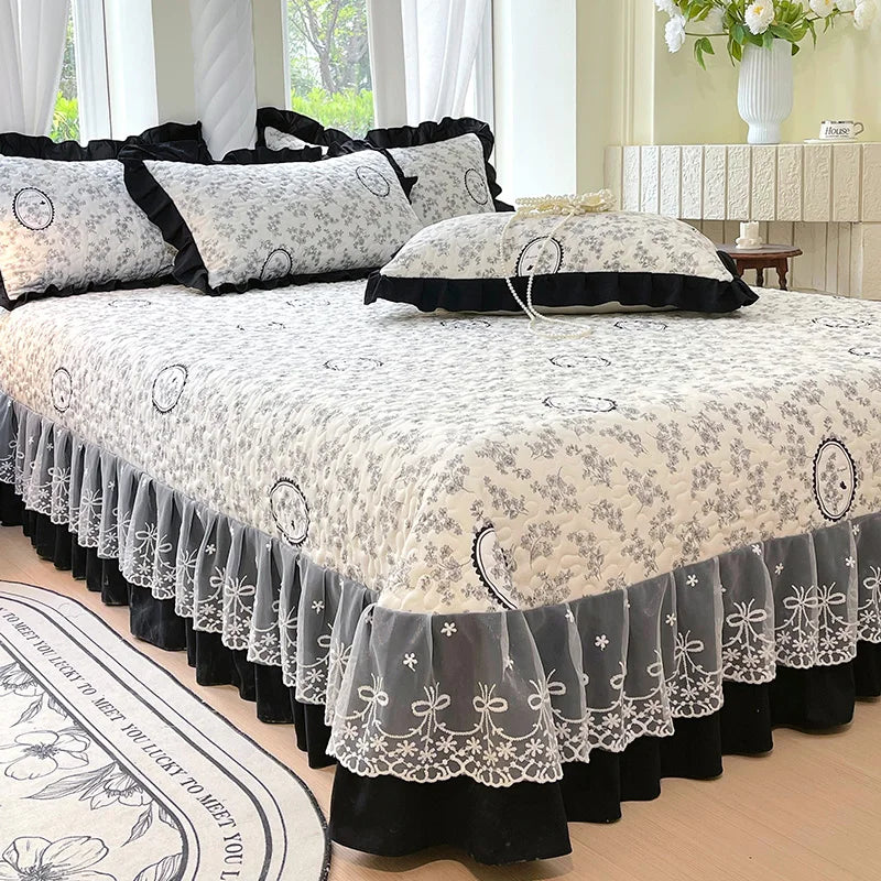 Elegant Contrast Lace Quilted Bedspread Set