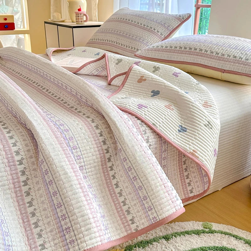 100% Cotton Quilted Bedspread. Lightweight Printed Bed Cover for All Seasons