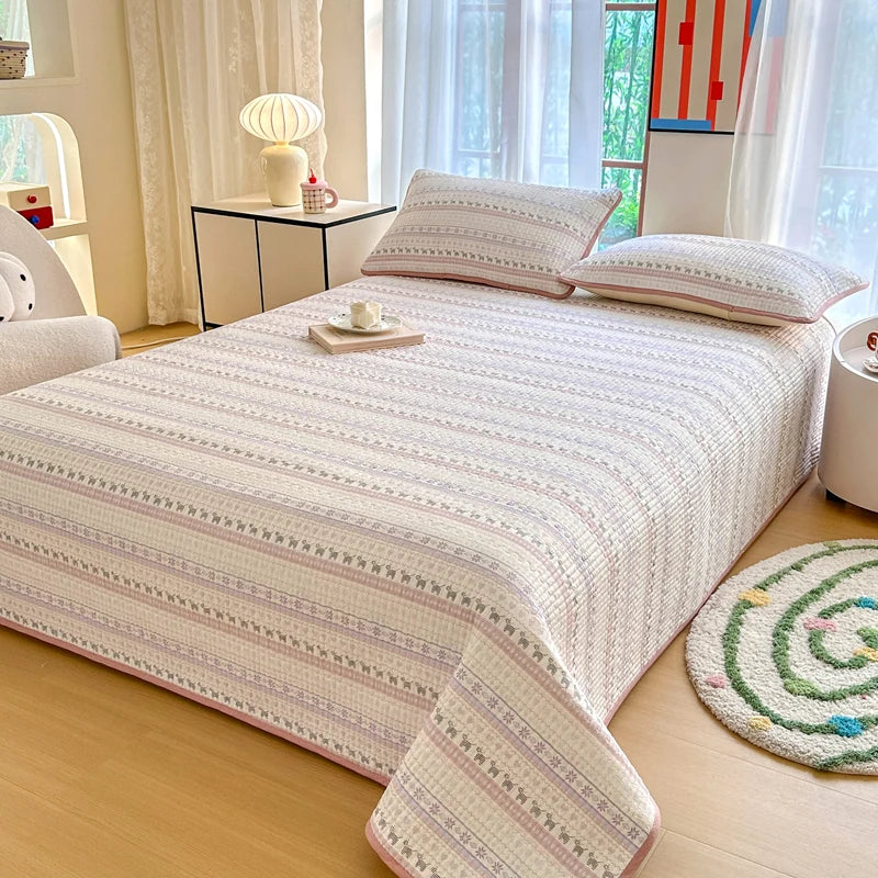 100% Cotton Quilted Bedspread. Lightweight Printed Bed Cover for All Seasons