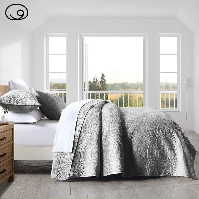 Lightweight Solid Color 2/3-Piece Quilted Bedding Set