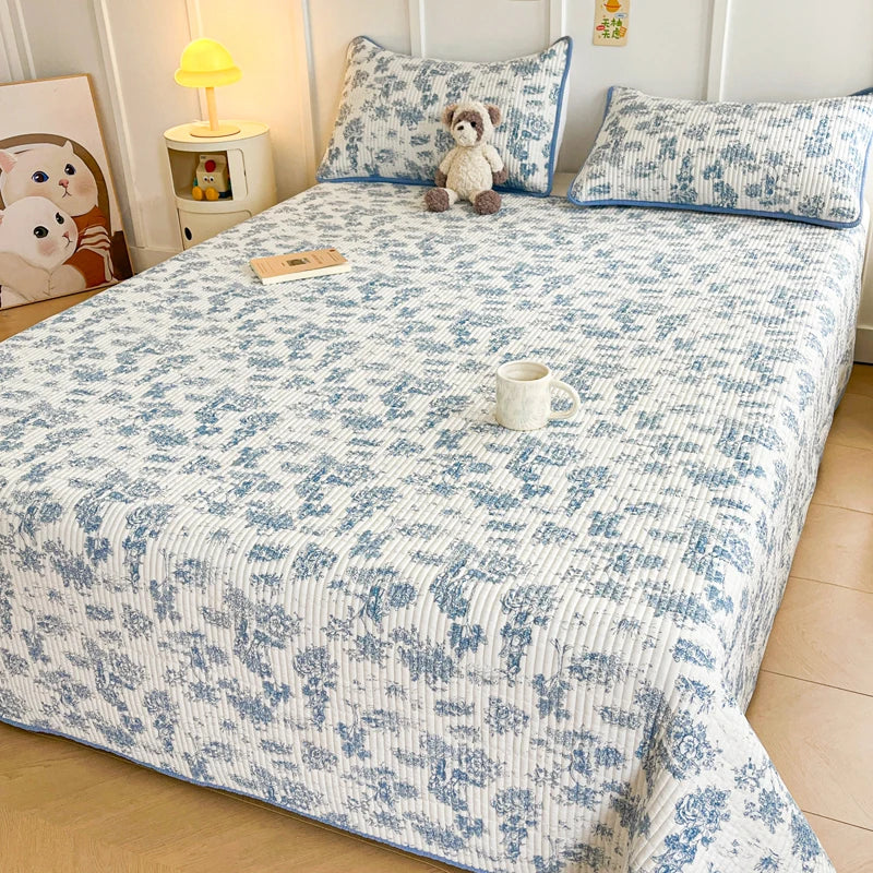 Waterproof Printed Bedspread . Reversible Double-Sided Bed Cover
