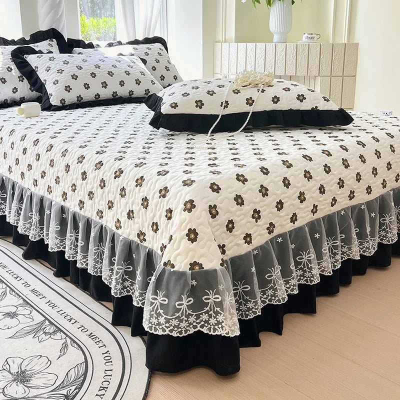 Elegant Contrast Lace Quilted Bedspread Set