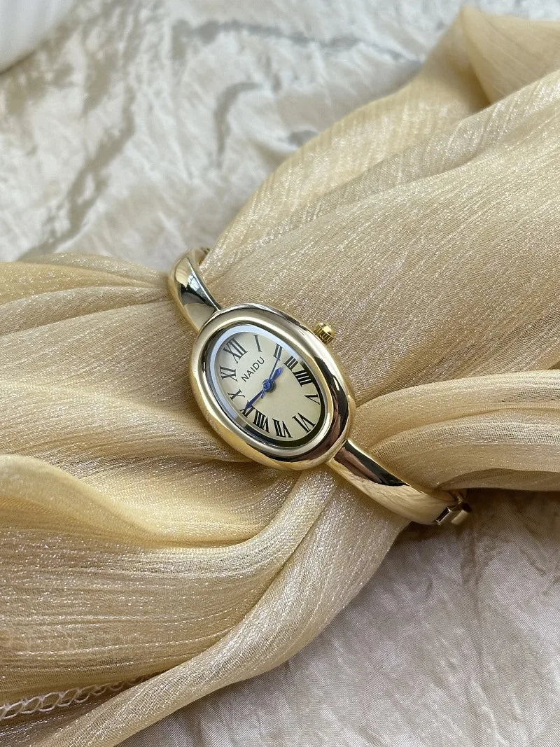 Elegant Women’s Oval Bracelet Watch .Fashion Quartz Timepiece