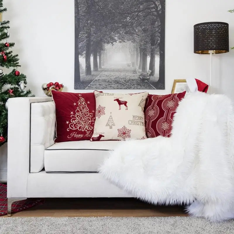 Festive Reindeer Christmas Throw Pillow Cozy Holiday Accent Cushion for Winter Home Décor