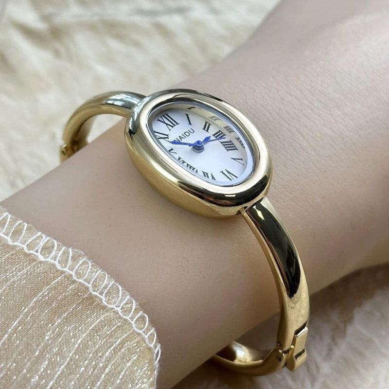 Elegant Women’s Oval Bracelet Watch .Fashion Quartz Timepiece