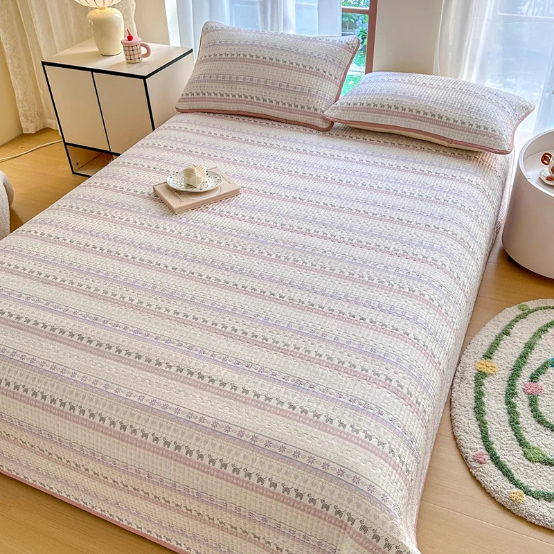 100% Cotton Quilted Bedspread. Lightweight Printed Bed Cover for All Seasons