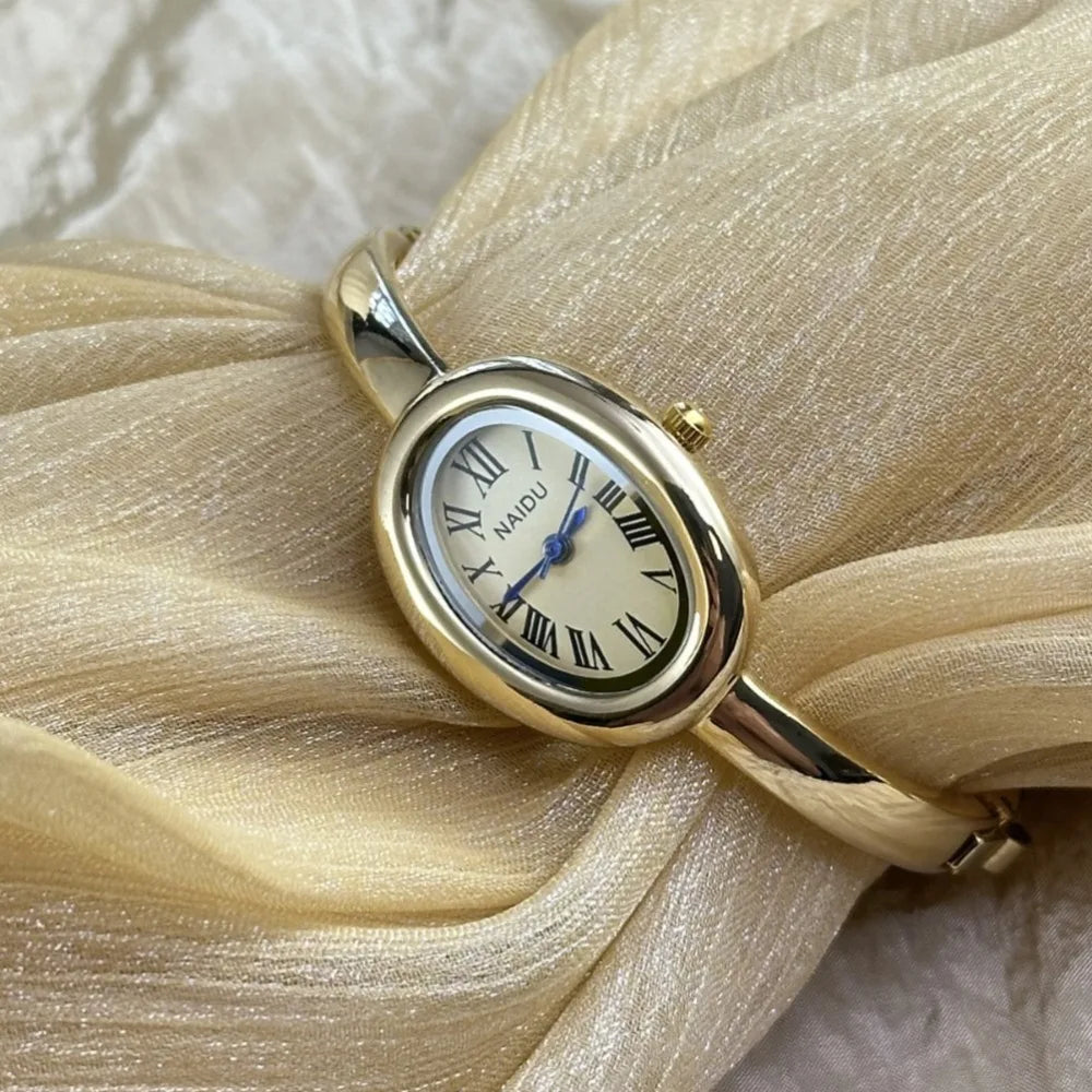 Elegant Women’s Oval Bracelet Watch .Fashion Quartz Timepiece