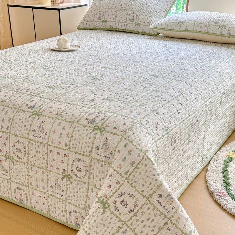 100% Cotton Quilted Bedspread. Lightweight Printed Bed Cover for All Seasons