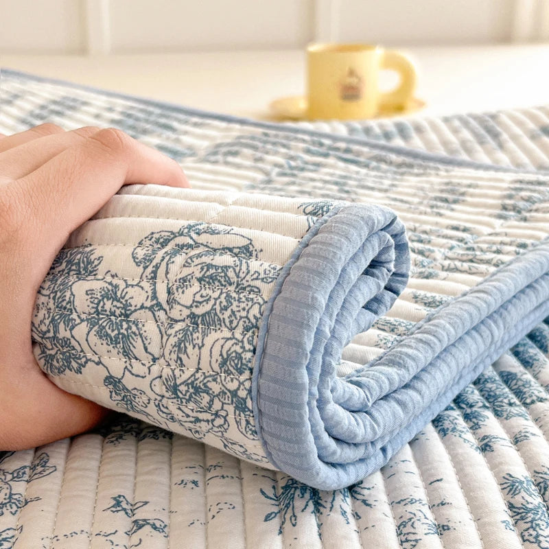 Waterproof Printed Bedspread . Reversible Double-Sided Bed Cover