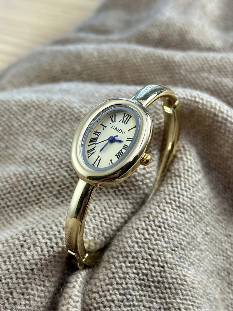 Elegant Women’s Oval Bracelet Watch .Fashion Quartz Timepiece