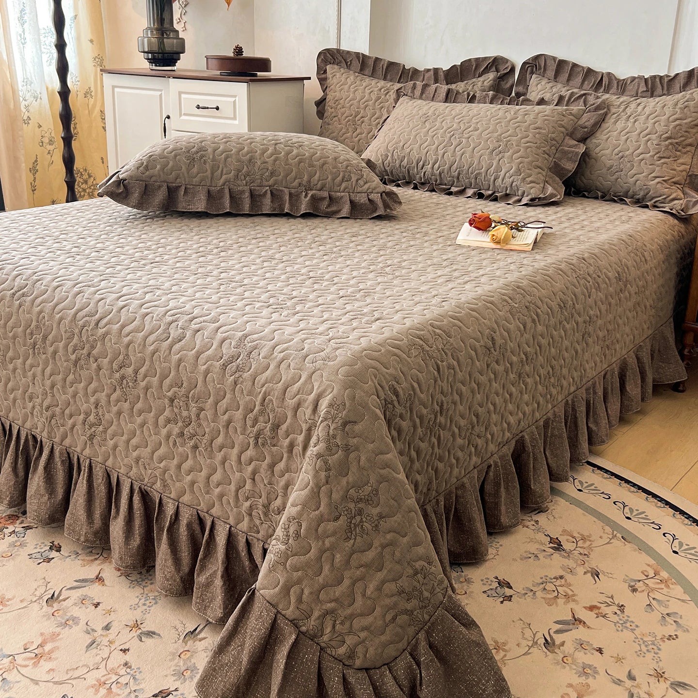 Elegant Floral Quilted Bedspread Set with Ruffle Trim