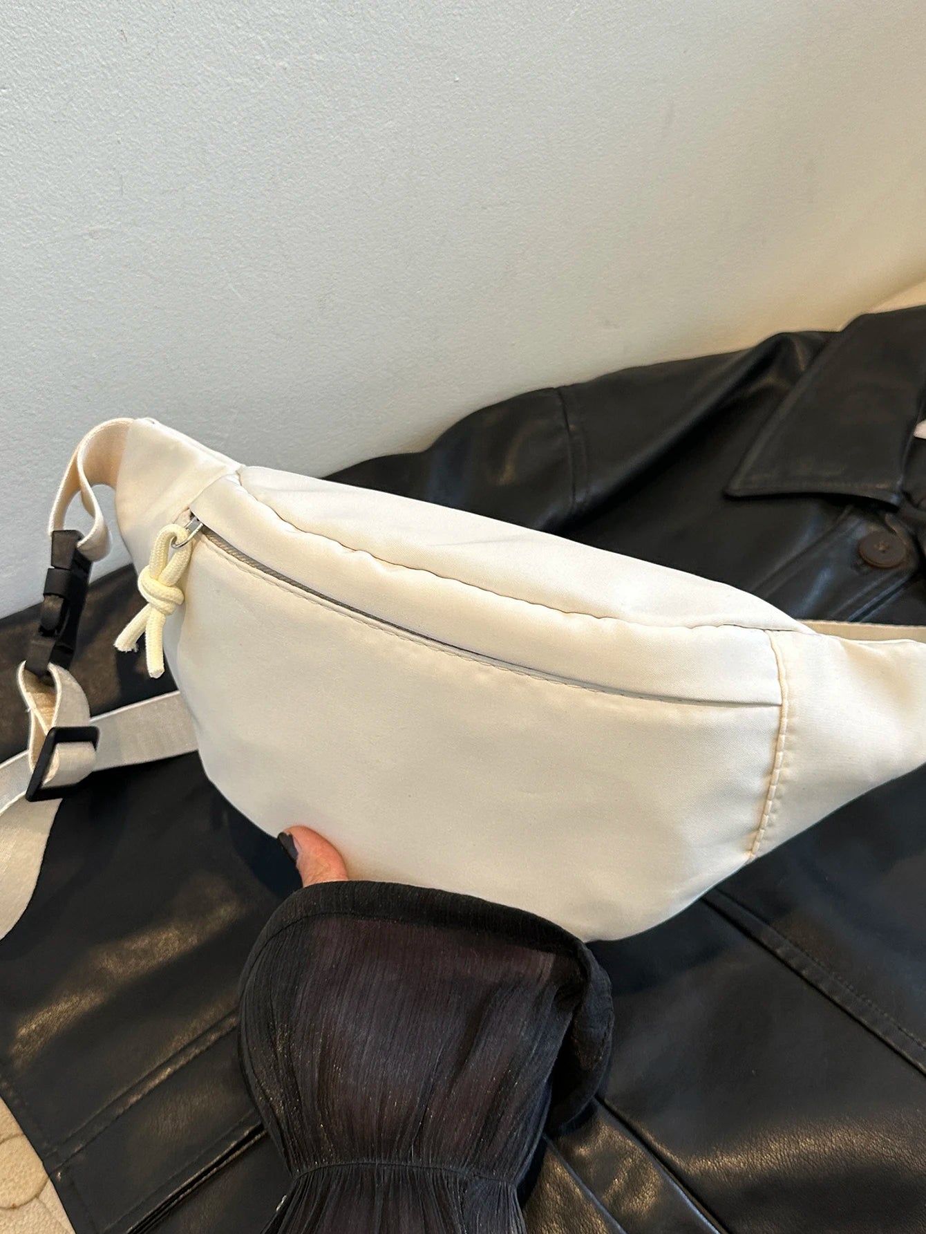 Unisex Travel Waist Bag . Lightweight Crossbody Belt Bag for Sports, Running, Travel & Everyday Use
