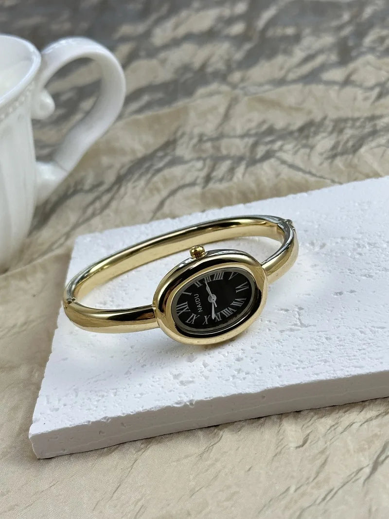 Elegant Women’s Oval Bracelet Watch .Fashion Quartz Timepiece