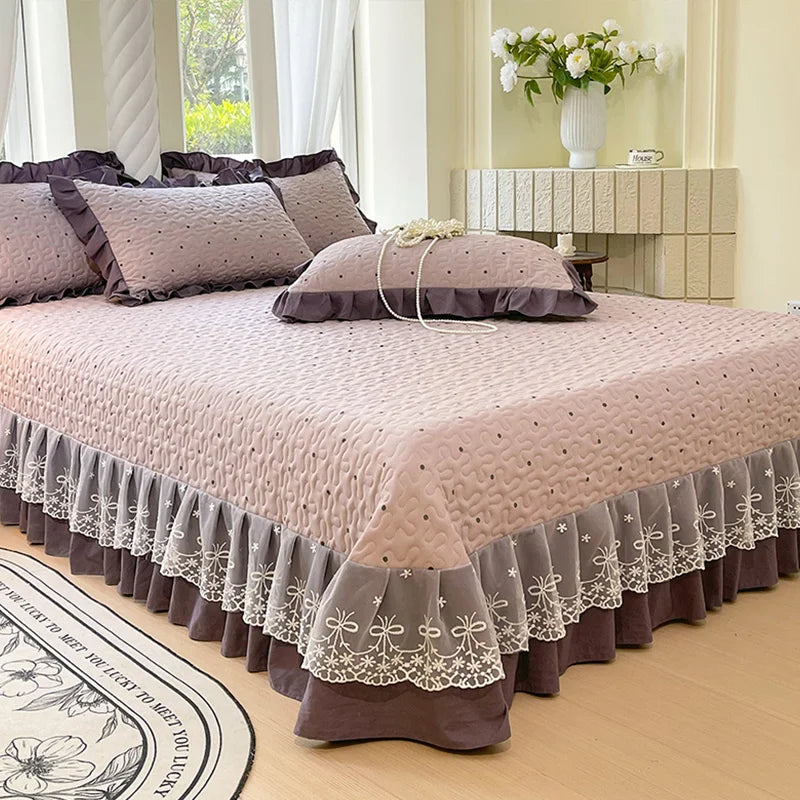 Elegant Contrast Lace Quilted Bedspread Set