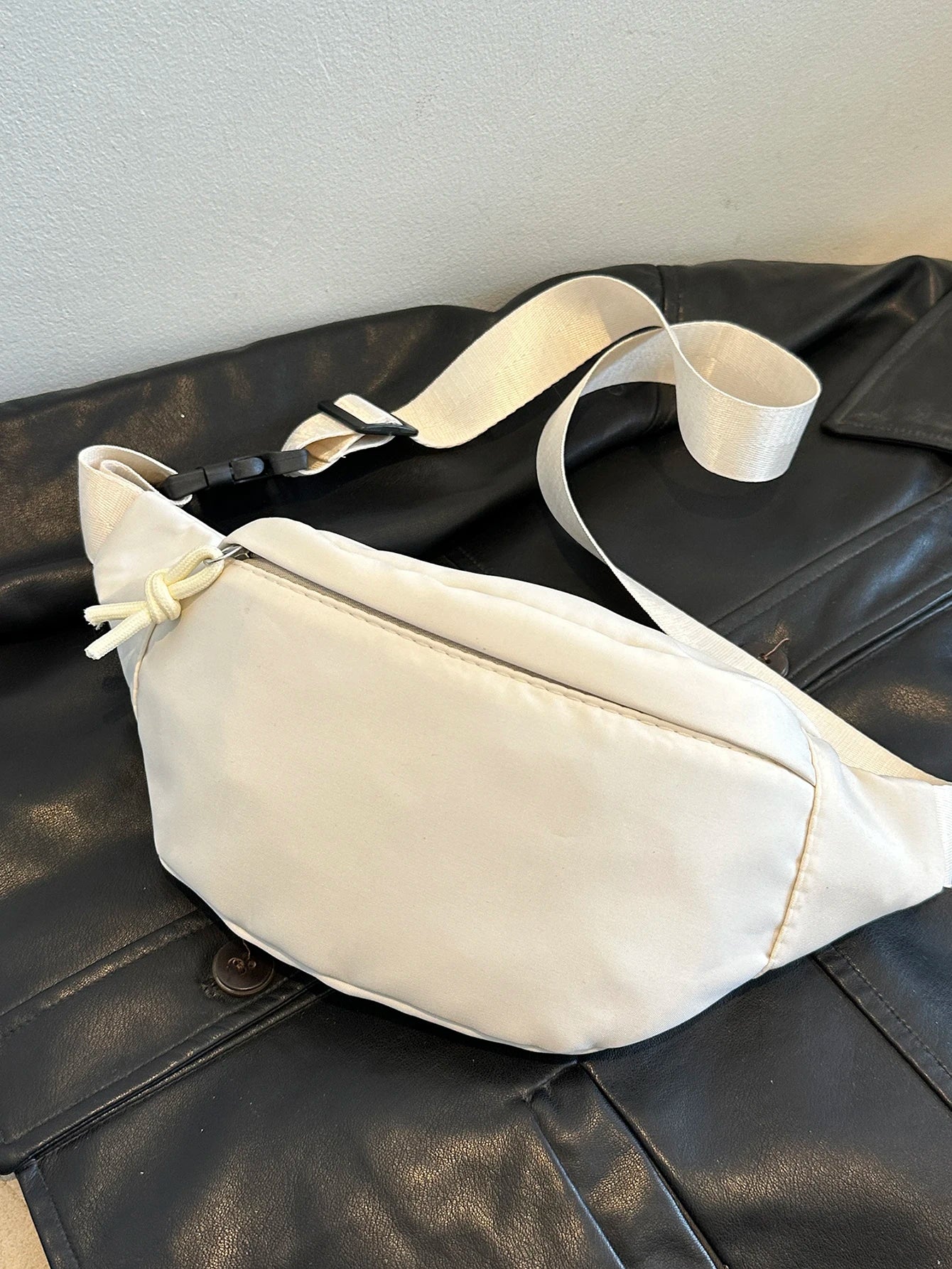 Unisex Travel Waist Bag . Lightweight Crossbody Belt Bag for Sports, Running, Travel & Everyday Use