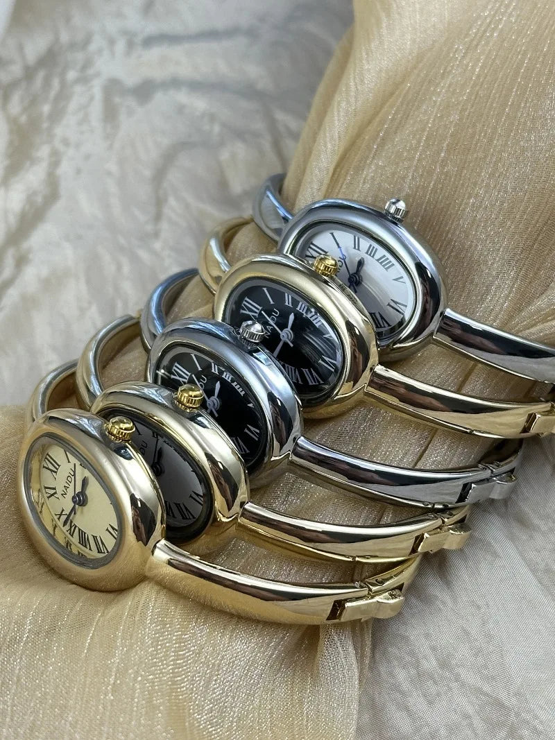 Elegant Women’s Oval Bracelet Watch .Fashion Quartz Timepiece