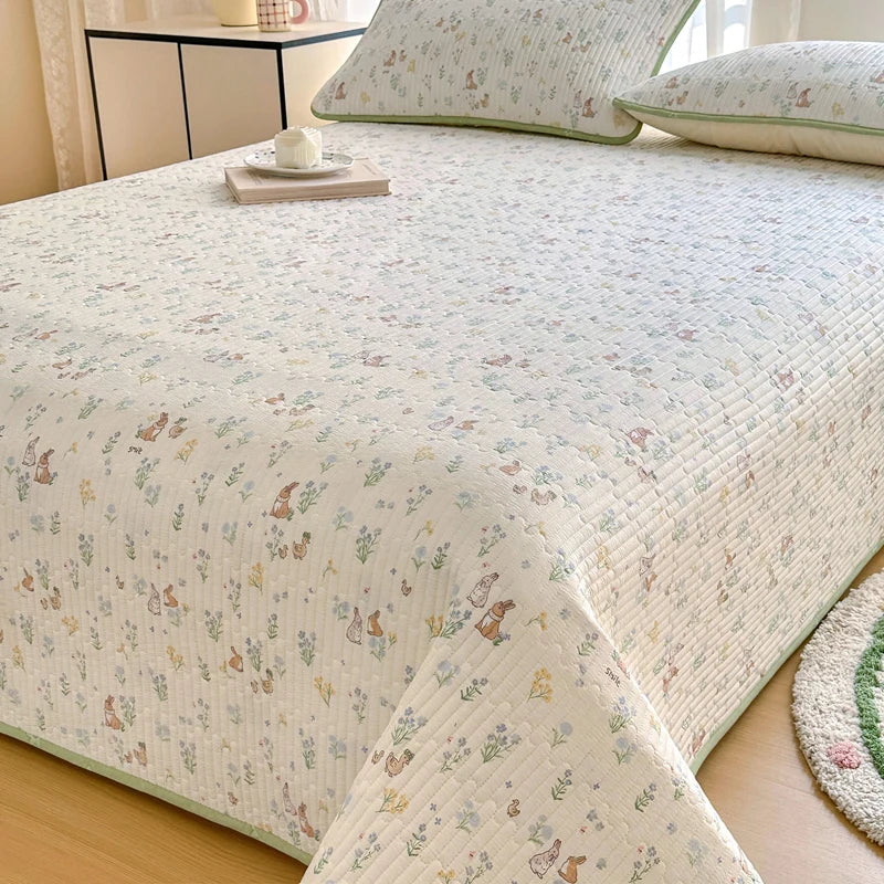 100% Cotton Quilted Bedspread. Lightweight Printed Bed Cover for All Seasons