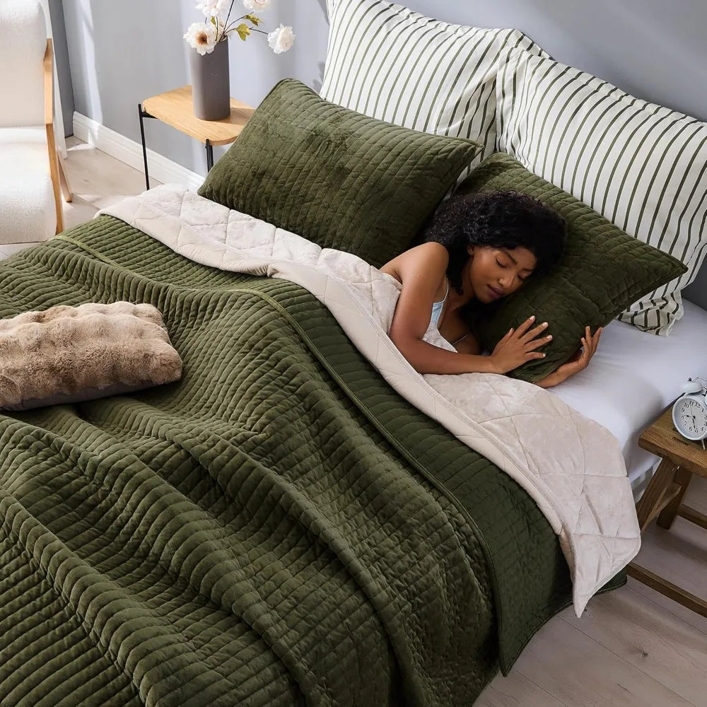 Luxury Velvet Quilt - Striped Channel Stitch Dark Green Quilt Queen, Soft Velvet Lightweight Comforter, Pet-Friendly B