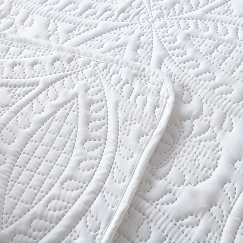 Lightweight Solid Color 2/3-Piece Quilted Bedding Set