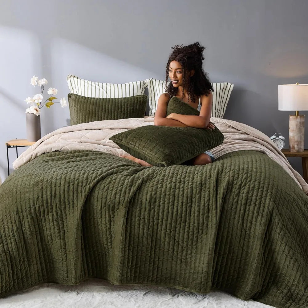Luxury Velvet Quilt - Striped Channel Stitch Dark Green Quilt Queen, Soft Velvet Lightweight Comforter, Pet-Friendly B