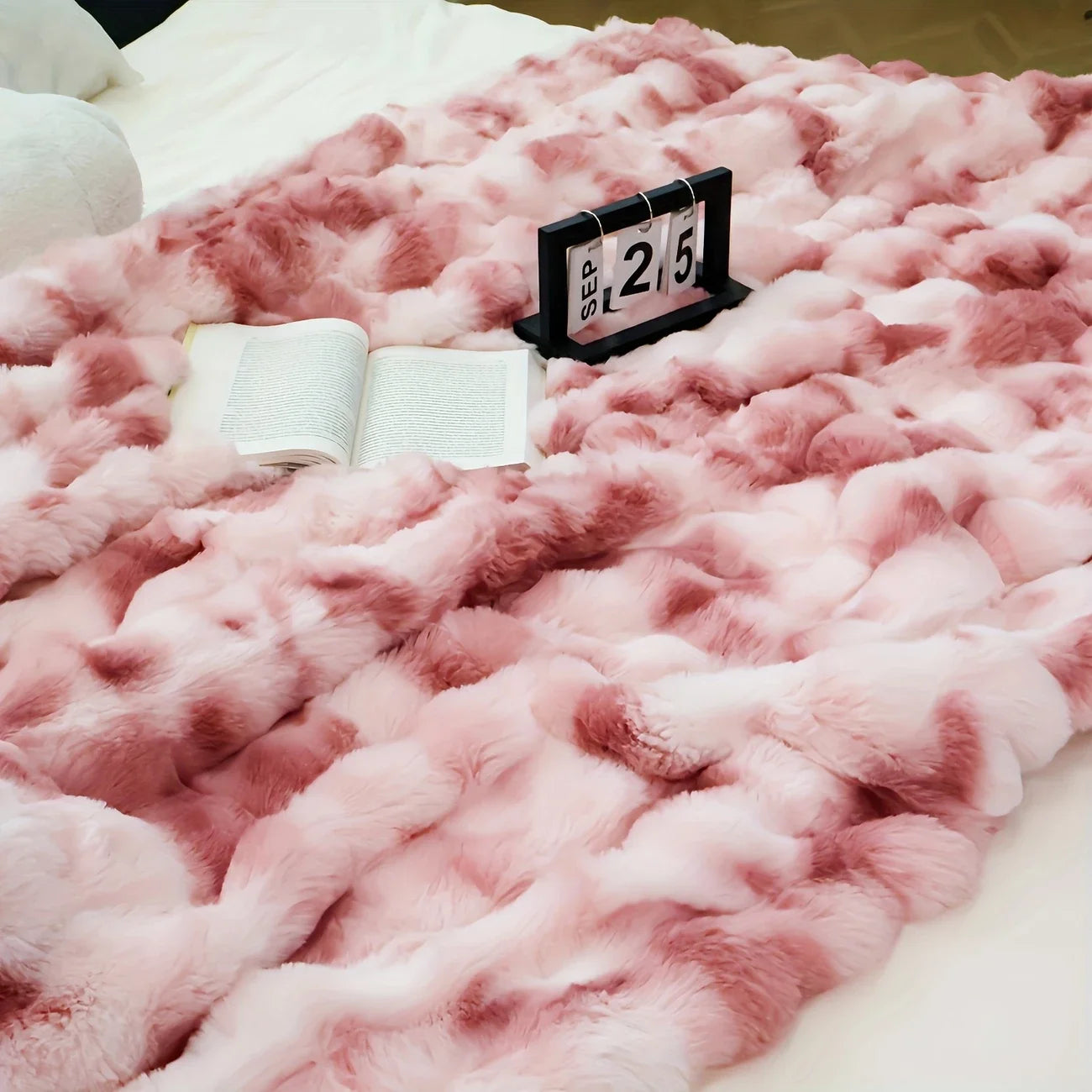 Cozy Bubble Fleece Blanket for Couch, Faux Fur Blanket for Sofa, Fluffy Soft Decorative Throw for Bed and Winter, Mother's Day