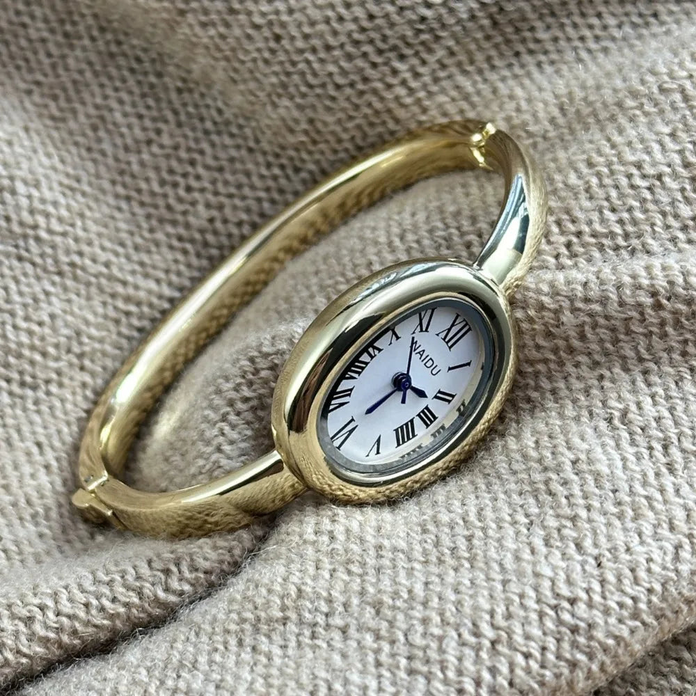 Elegant Women’s Oval Bracelet Watch .Fashion Quartz Timepiece
