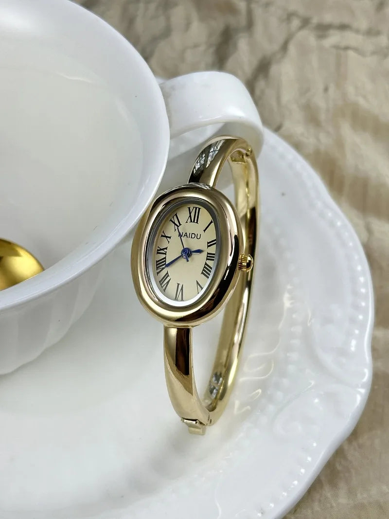 Elegant Women’s Oval Bracelet Watch .Fashion Quartz Timepiece