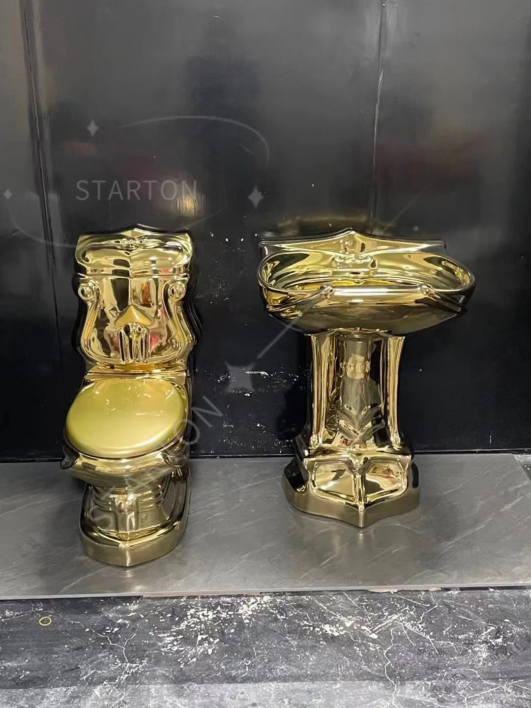 Luxury Gold Electroplated One-Piece Ceramic Toilet . Modern Designer Bathroom Fixture