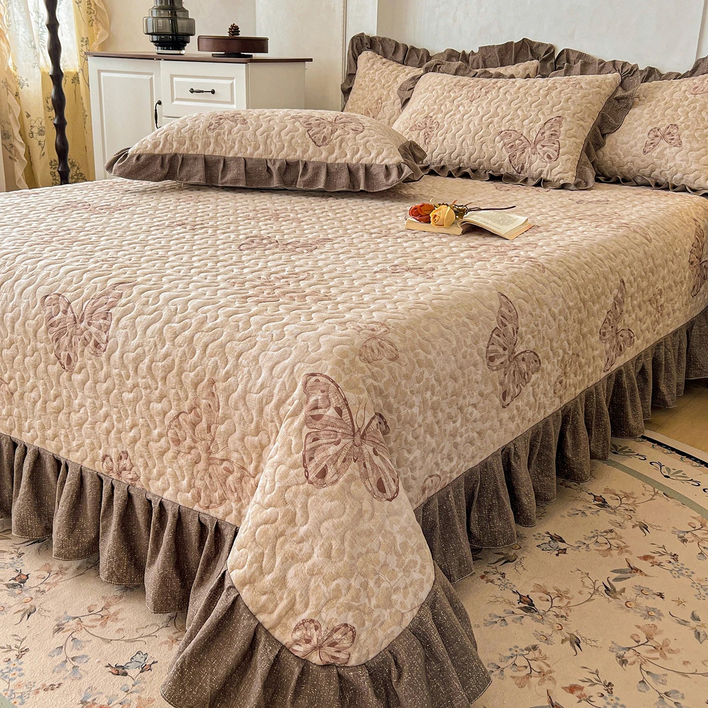 Elegant Floral Quilted Bedspread Set with Ruffle Trim