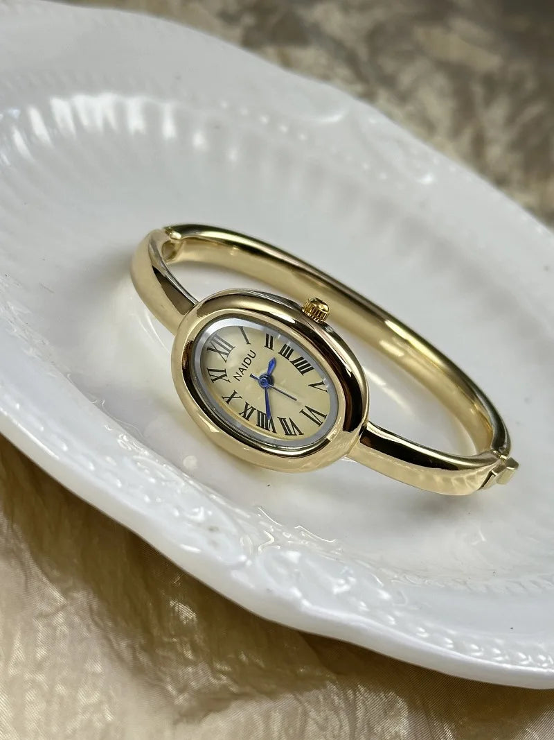 Elegant Women’s Oval Bracelet Watch .Fashion Quartz Timepiece
