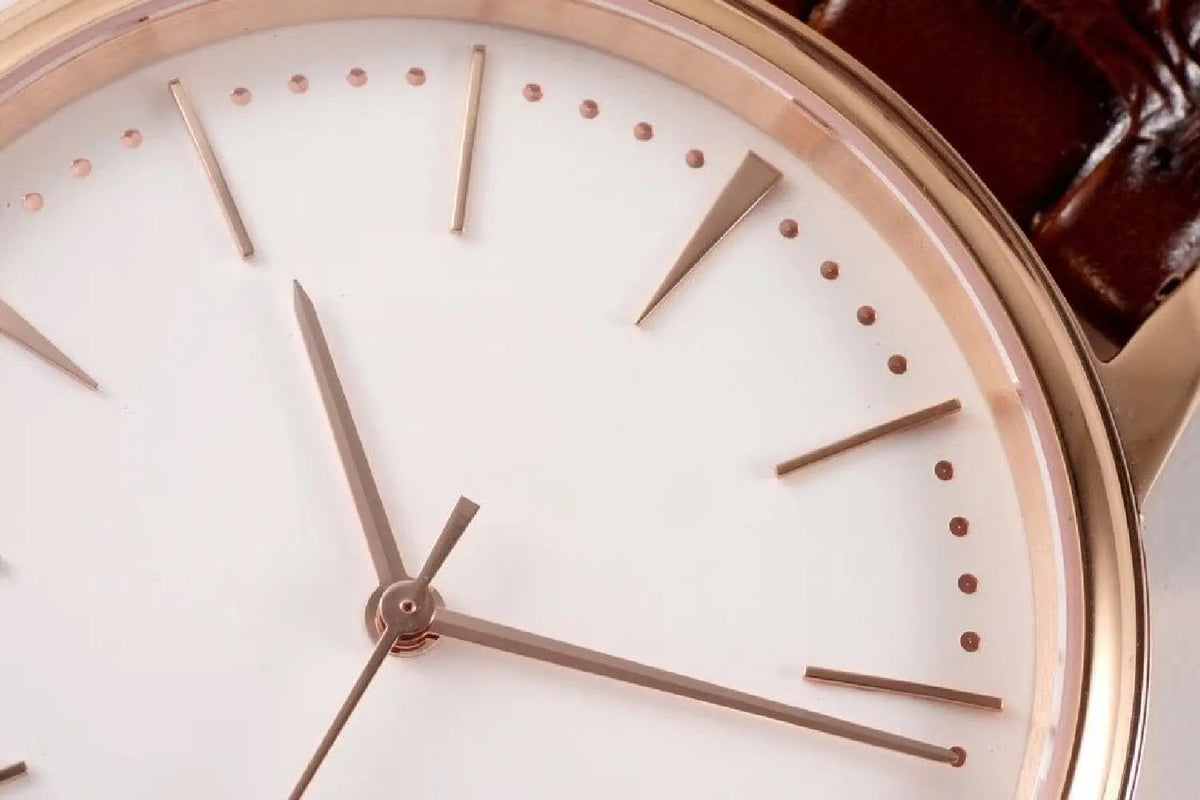 Classic Minimalist Watch – Slim Gold-Tone Case & Brown Leather-Style Strap