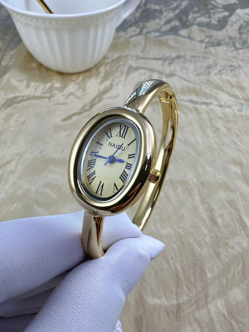 Elegant Women’s Oval Bracelet Watch .Fashion Quartz Timepiece