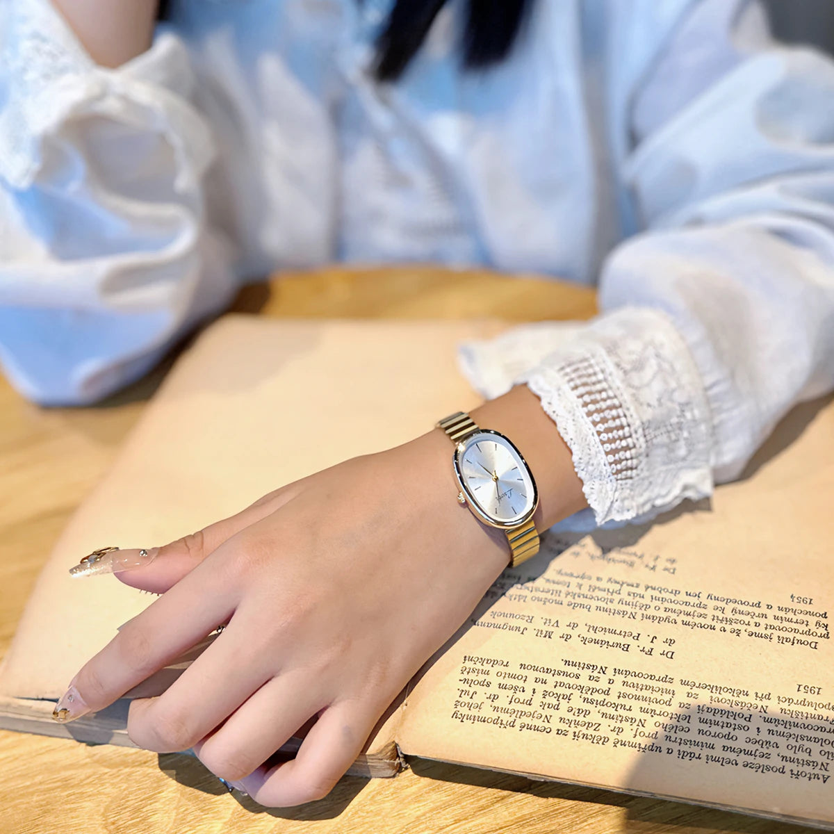 Elegant Gold Tone Women’s Bracelet Watch Minimalist Fashion Timepiece