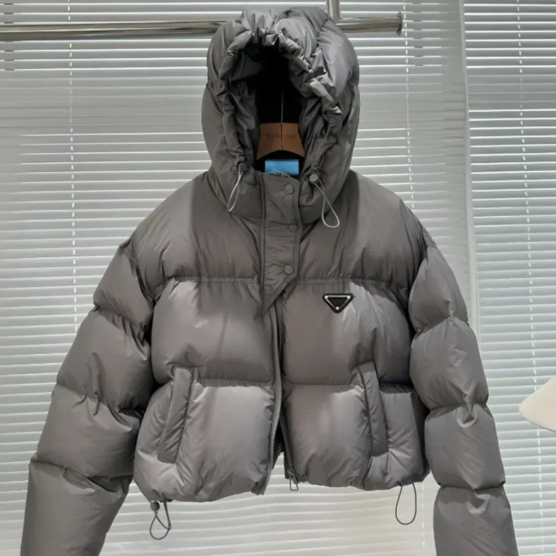 Women’s Cropped Puffer Jacket .Stylish Warm Winter Coat with Modern Streetwear Design