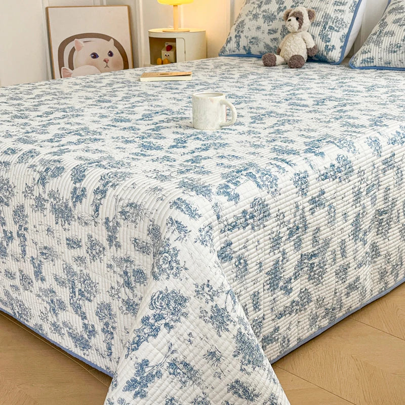 Waterproof Printed Bedspread . Reversible Double-Sided Bed Cover