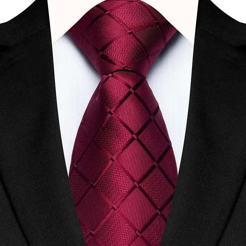Luxury Men’s Plaid Business Necktie. Classic Checkered Jacquard Tie