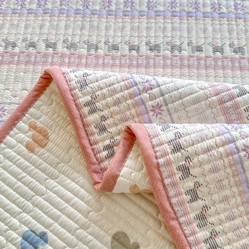 100% Cotton Quilted Bedspread. Lightweight Printed Bed Cover for All Seasons