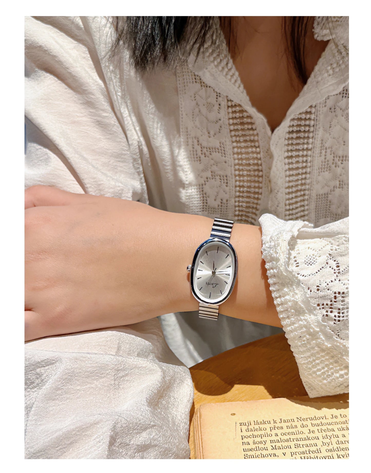 Elegant Gold Tone Women’s Bracelet Watch Minimalist Fashion Timepiece