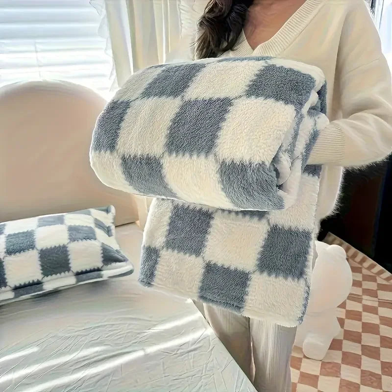 Cozy Checkered Plush Throw Blanket . Soft Warm Flannel Blanket for Couch, Bed & Home Decor