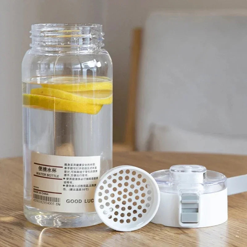 Portable Infuser Water Bottle . Leakproof Fruit Infusion Bottle for Everyday Hydration